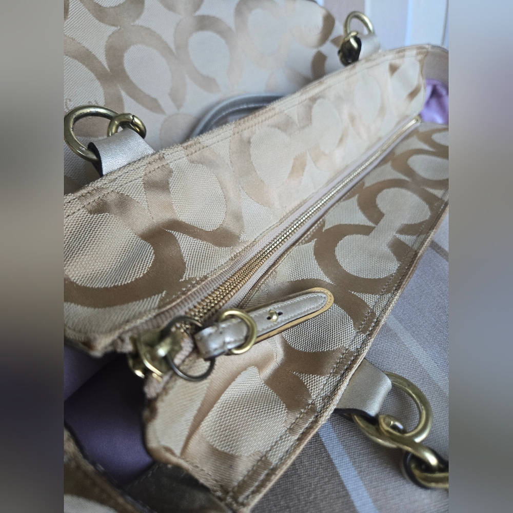 2010 Coach Colette Tote - Picture 7 of 9